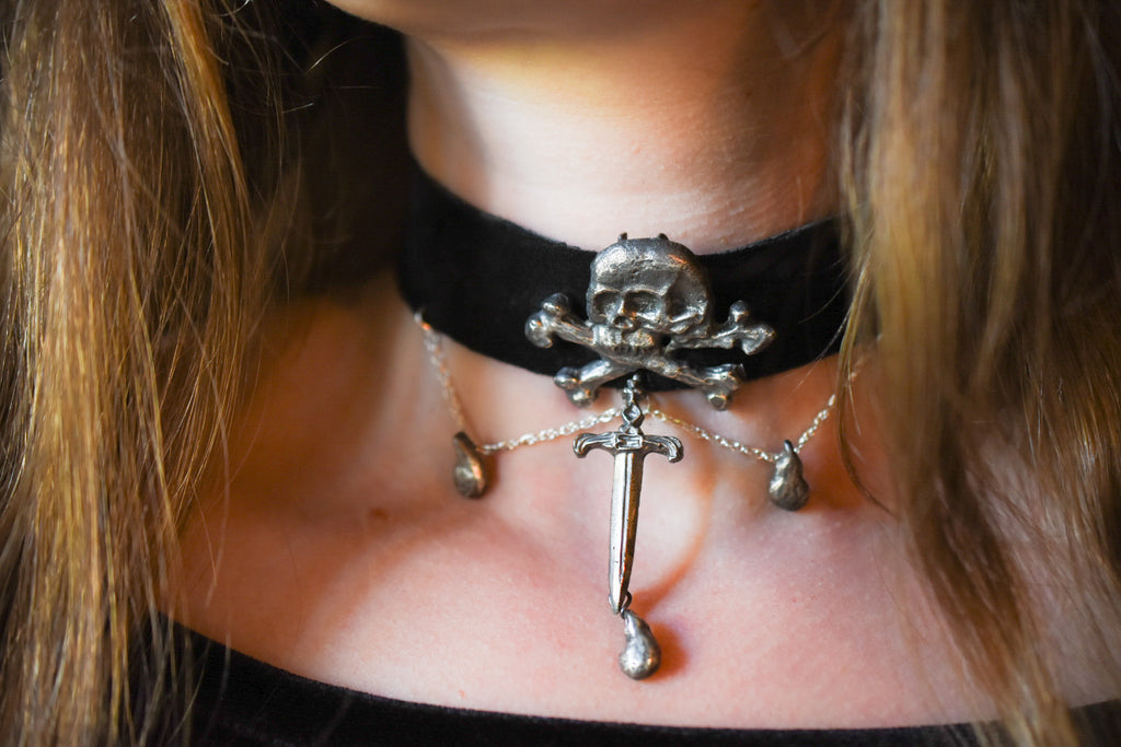 - COLLIER CHOCKER FERRUM FERO FERRO FEROR -