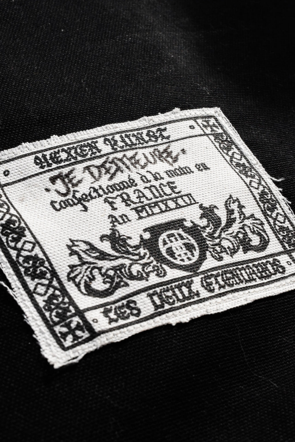 ÉTENDARD - Je Demeure et fais Front -