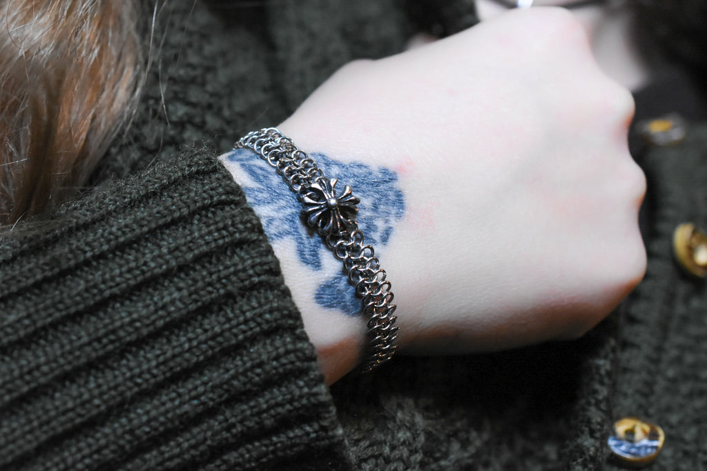 - BRACELET COTTE DE MAILLE - CROIX FLEUR DE LYSÉE