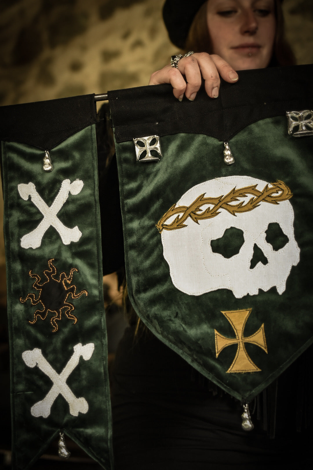 - BANNIÈRE - Etsi Mortuus Urit ! - VELOURS VERT