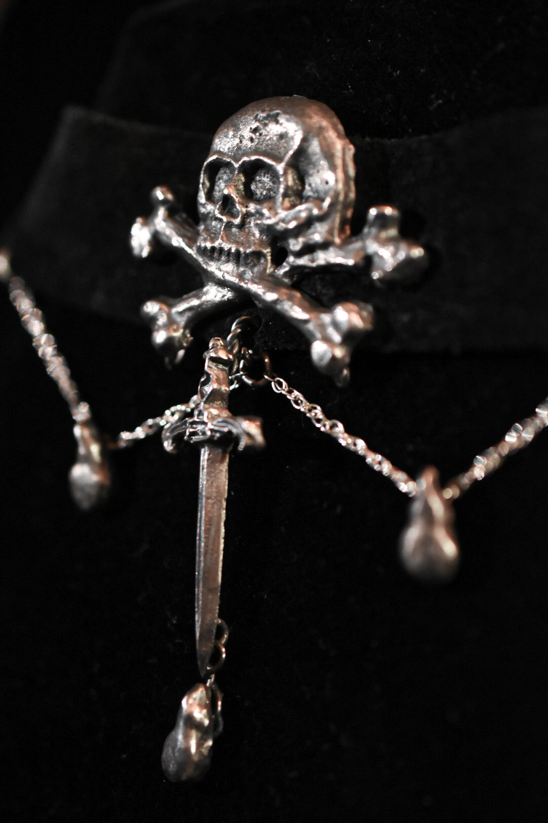 - COLLIER CHOCKER FERRUM FERO FERRO FEROR -