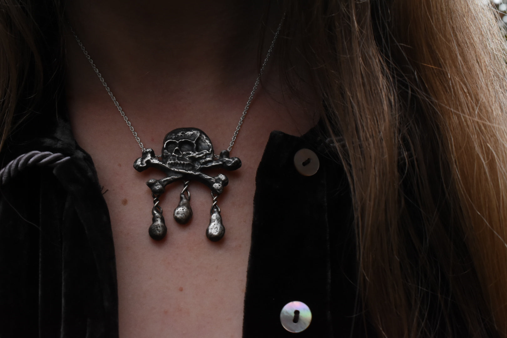 - COLLIER FERRUM FERO FERRO FEROR -