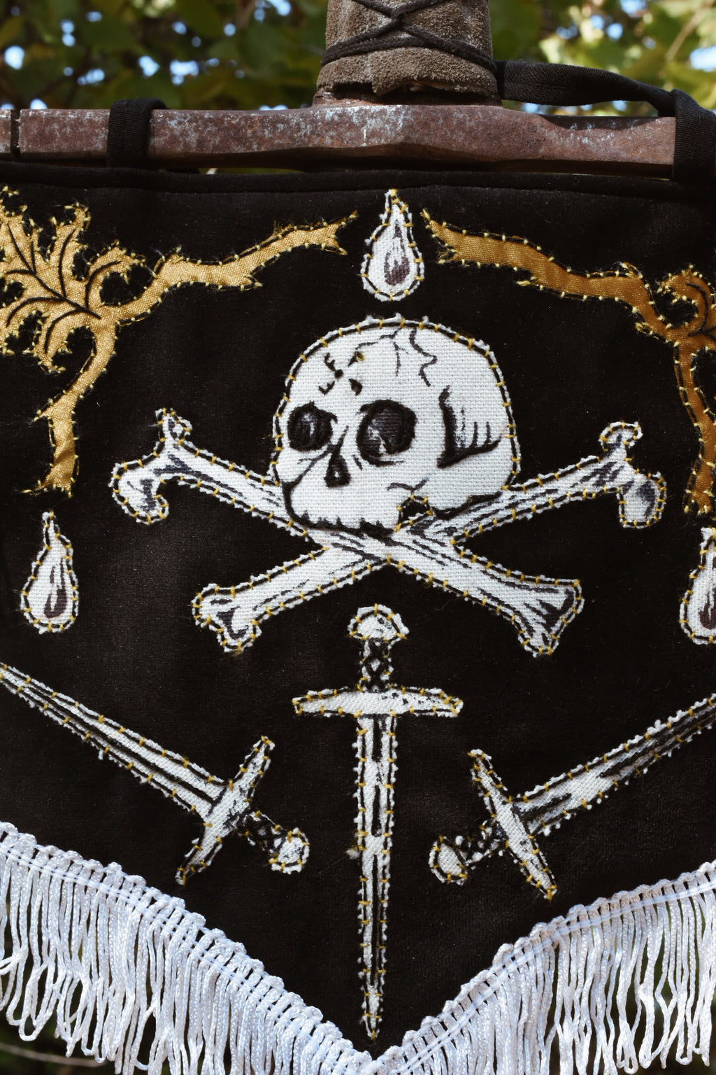 - ÉTENDARD FERRUM FERO FERRO FEROR -