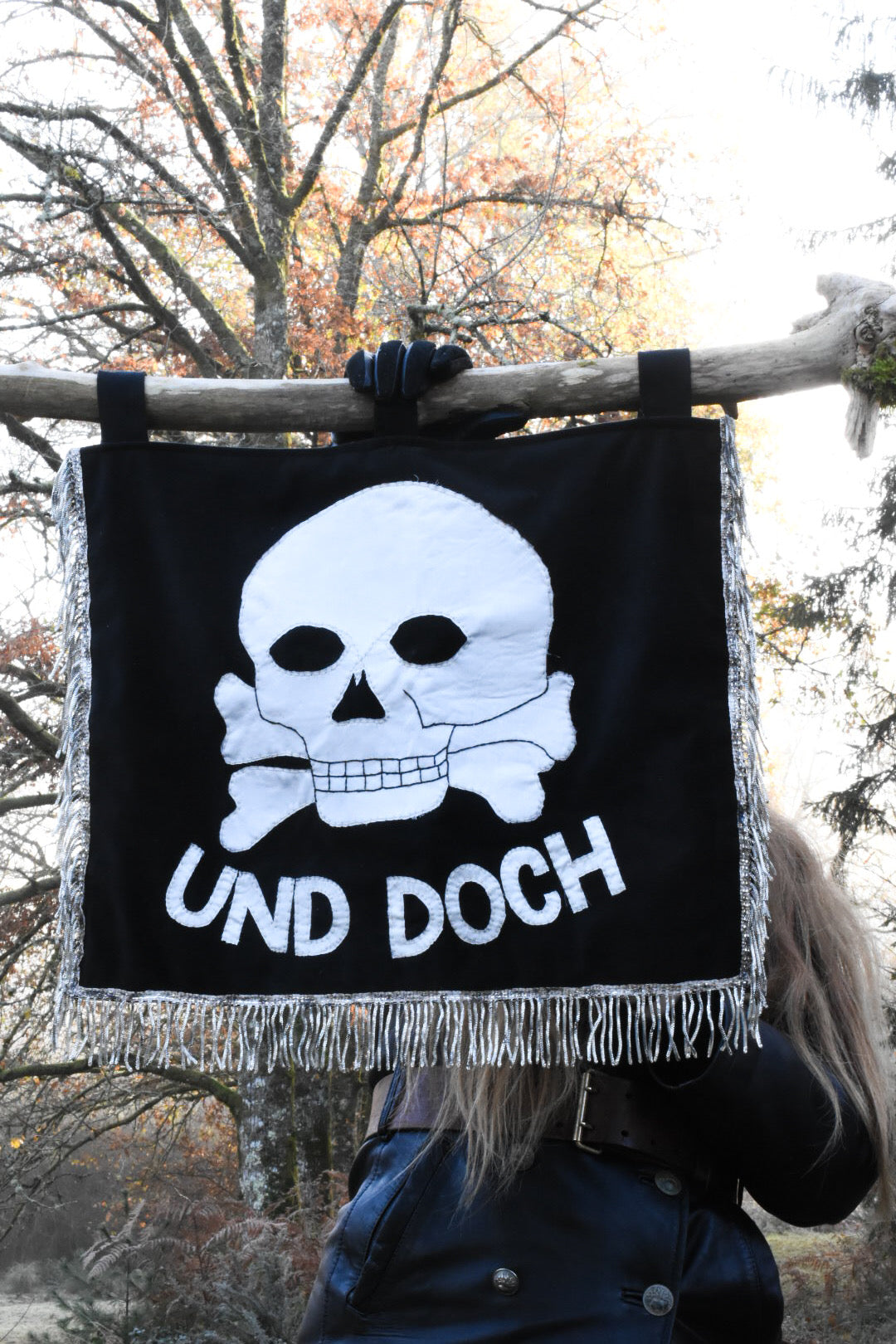 - ÉTENDARD UND DOCH -