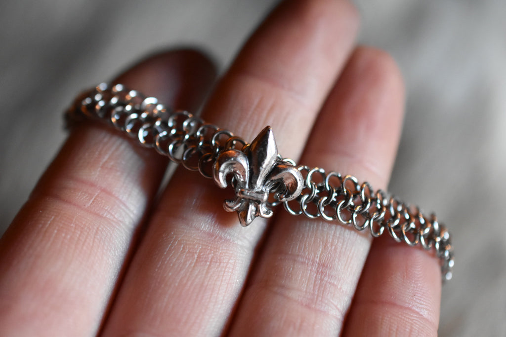 - BRACELET COTTE DE MAILLE - FLEUR DE LYS