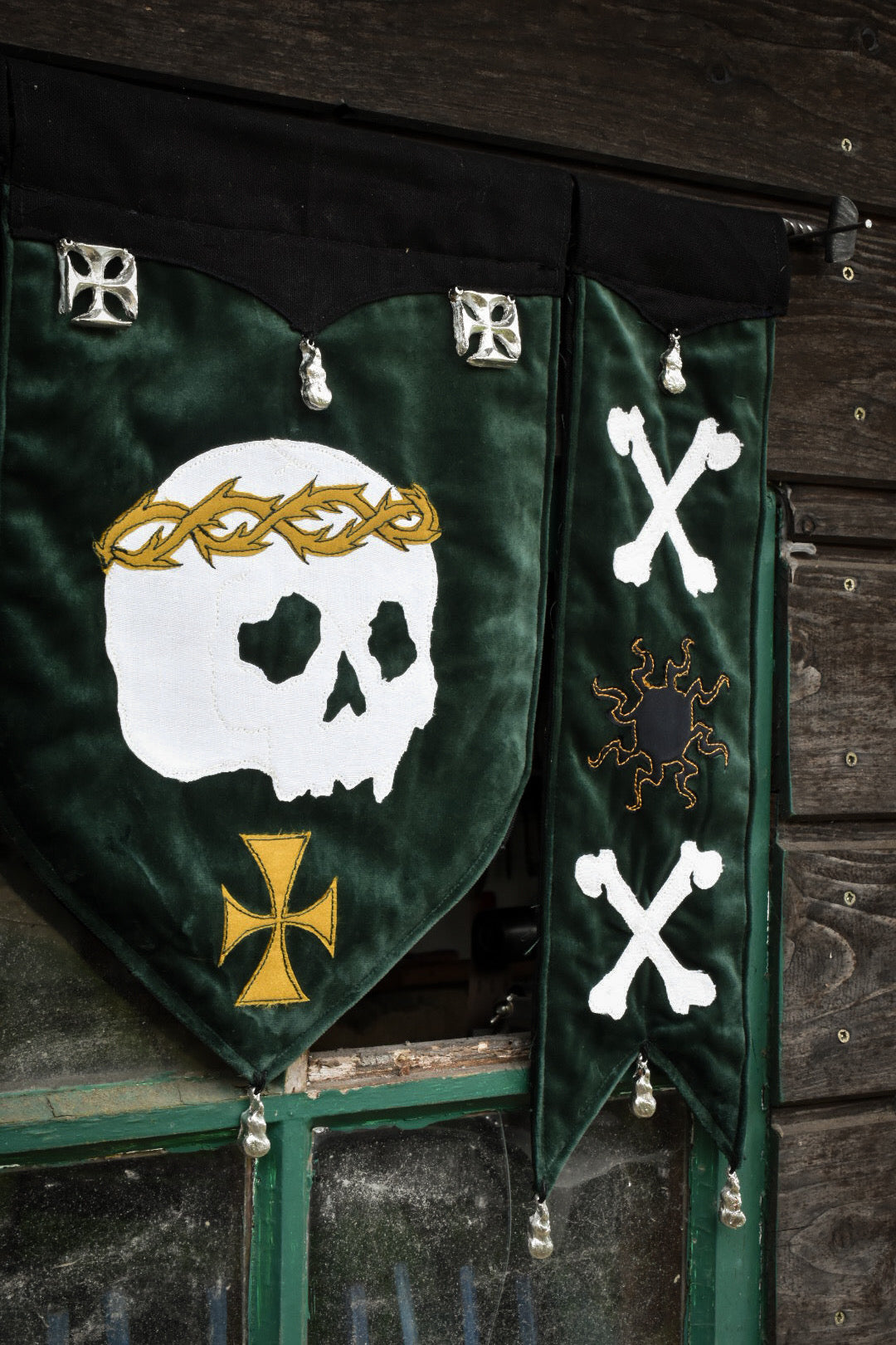 - BANNIÈRE - Etsi Mortuus Urit ! - VELOURS VERT