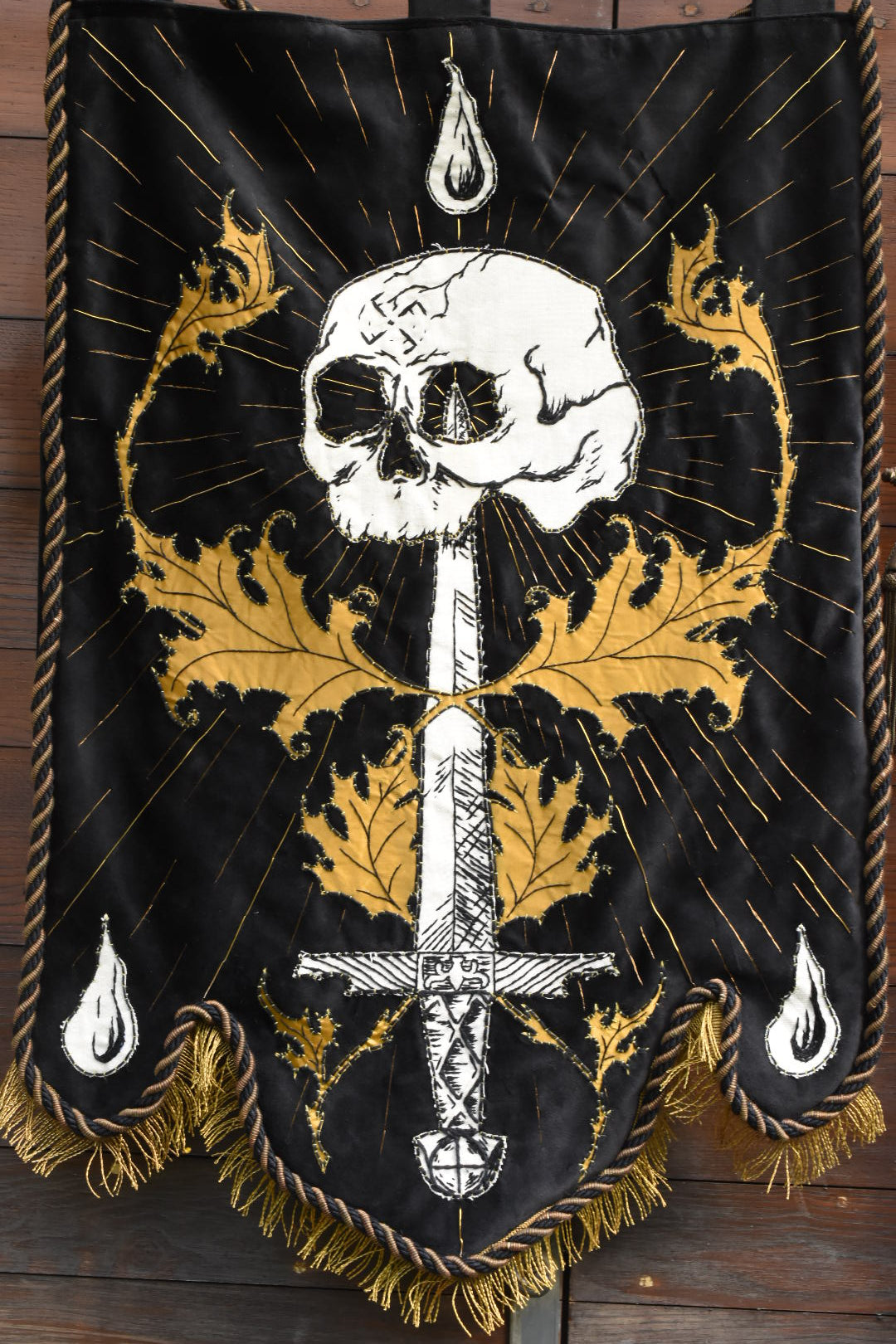 - ÉTENDARD FERRUM FERO FERRO FEROR -