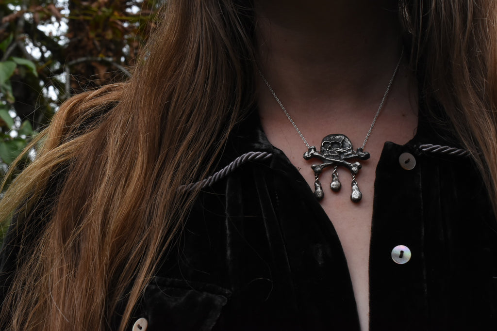 - COLLIER FERRUM FERO FERRO FEROR -