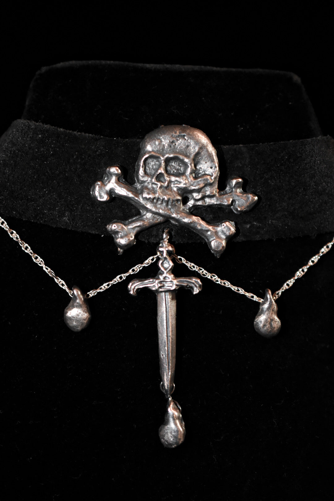 - COLLIER CHOCKER FERRUM FERO FERRO FEROR -