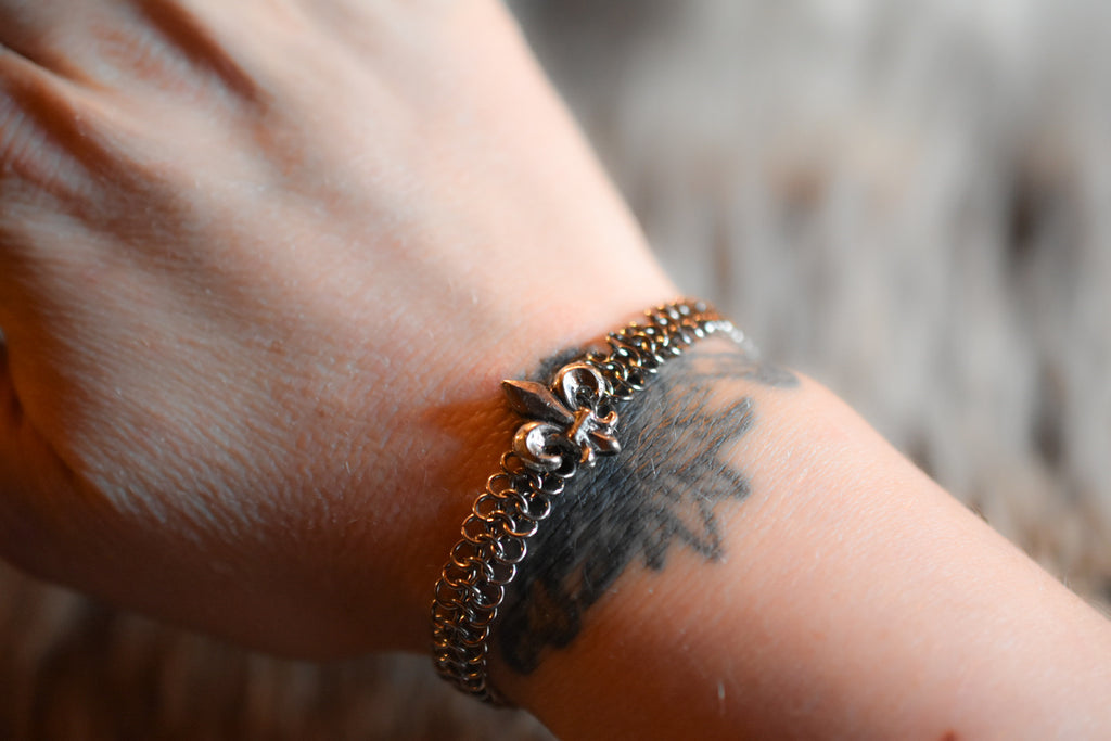 - BRACELET COTTE DE MAILLE - FLEUR DE LYS