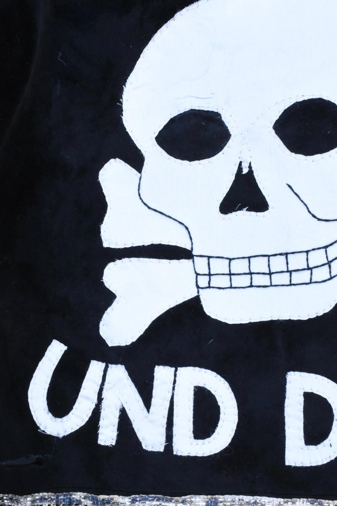 - ÉTENDARD UND DOCH -