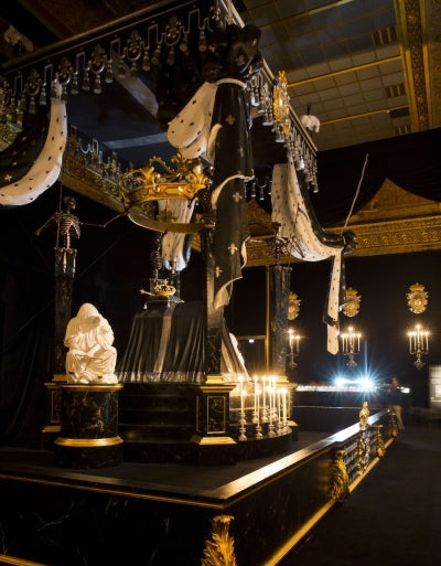 - ÉTENDARD FERRUM FERO FERRO FEROR -