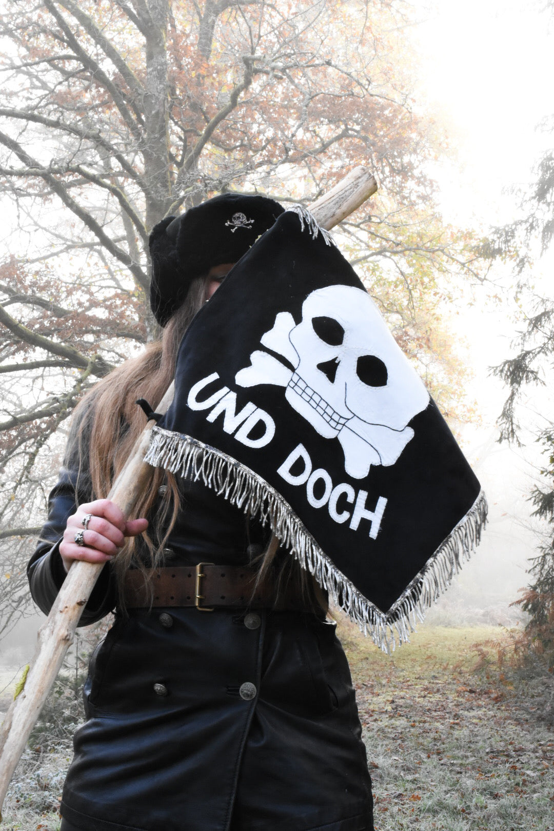 - ÉTENDARD UND DOCH -