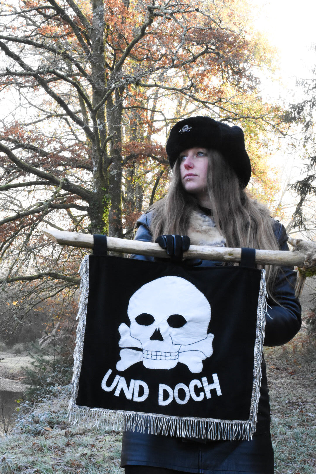 - ÉTENDARD UND DOCH -