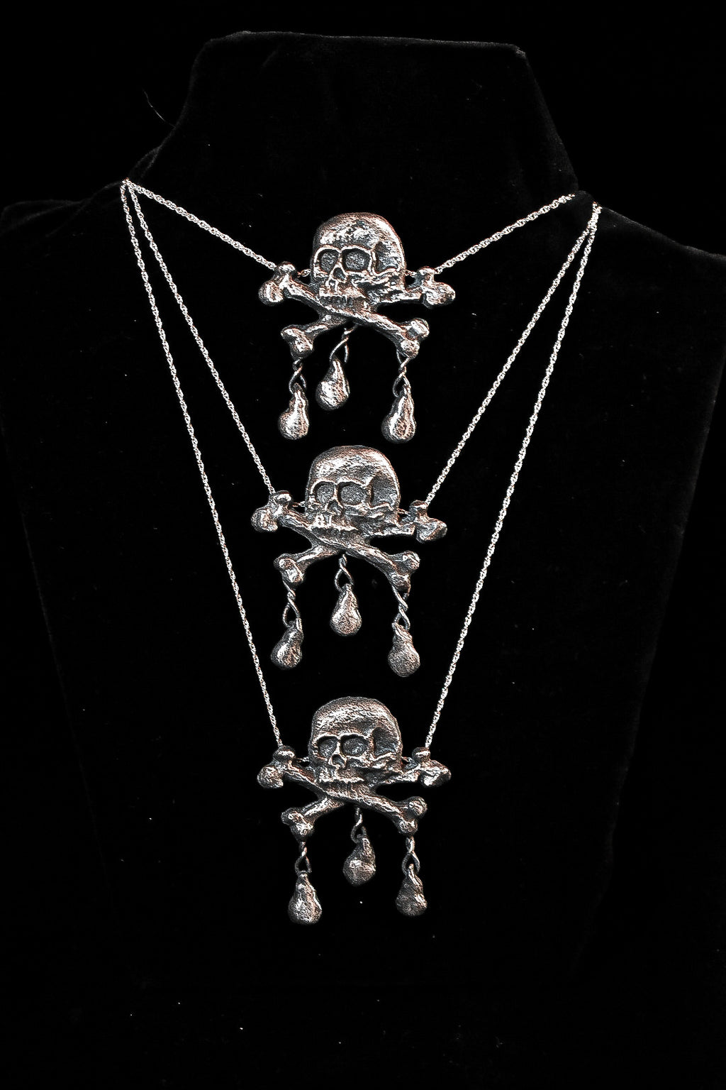 - COLLIER FERRUM FERO FERRO FEROR -